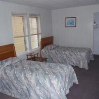 bedroom with 2 single beds