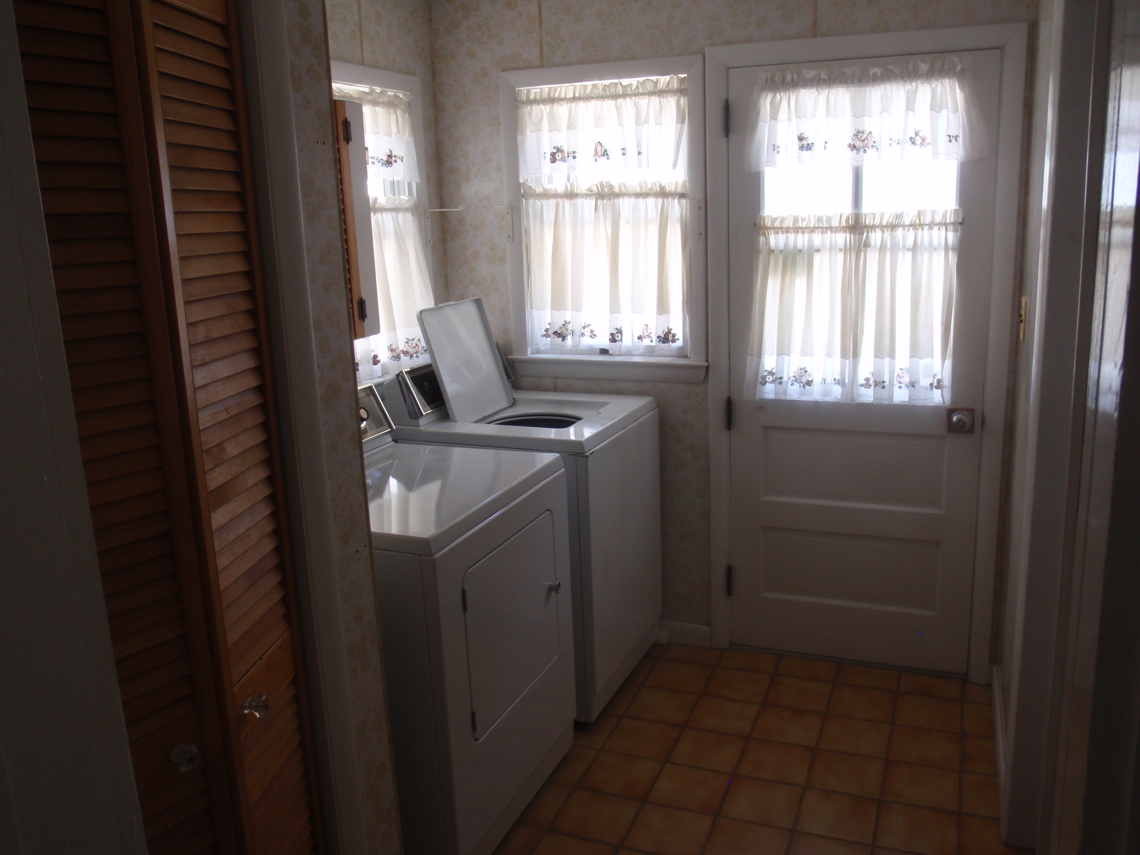 laundry room with washer, dryer, and linen closet